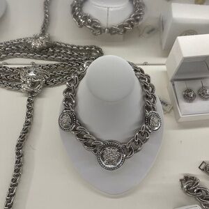 🤩Authentic Versace 3 Medallion Necklace with stunning crystals🤩